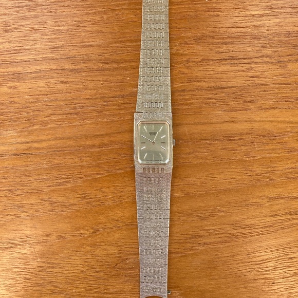 SEIKO Vintage Silver Tone Ladies Watch - Picture 2 of 5